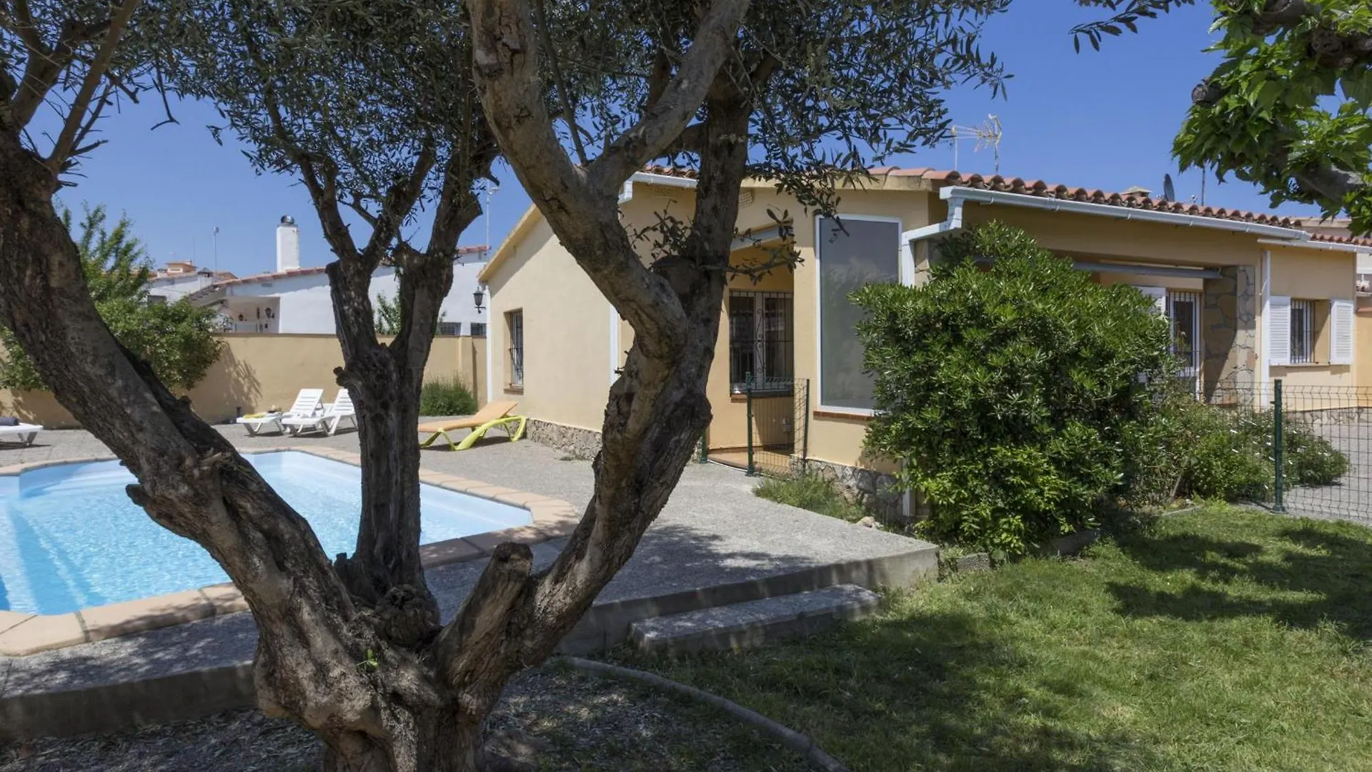 Dom wakacyjny Willa Casa En Torroella De Montgri Con Piscina Privada, Cerca De La Playa Y Centro Turistico - Es-325-17 Hiszpania