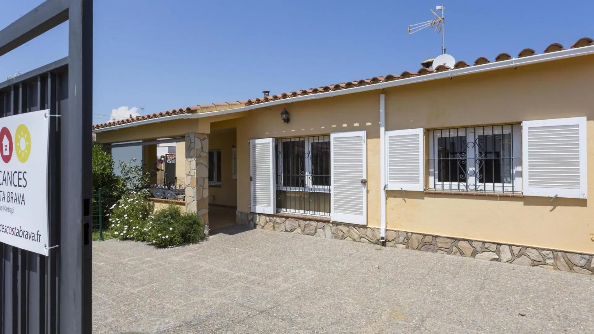 Casa En Torroella De Montgri Con Piscina Privada, Cerca De La Playa Y Centro Turistico - Es-325-17 Villa