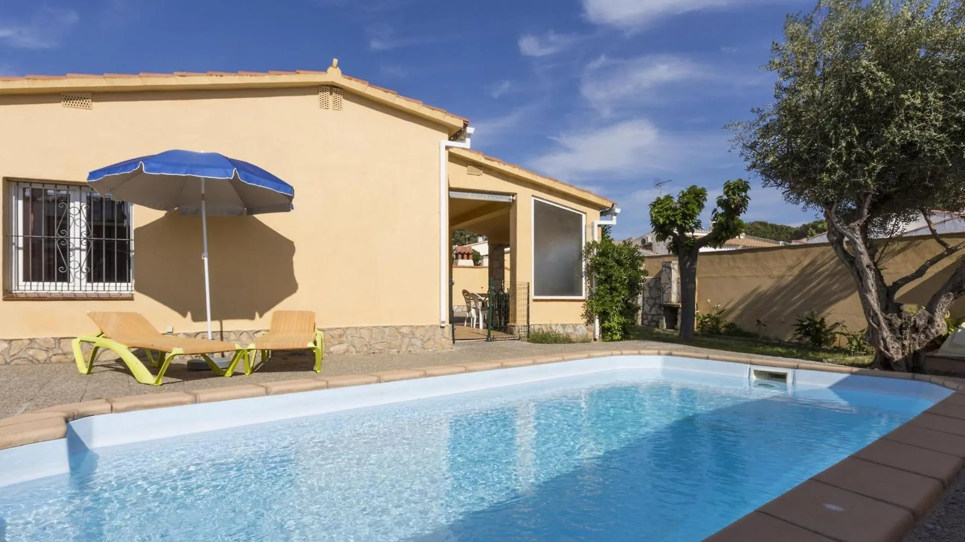 Casa En Torroella De Montgri Con Piscina Privada, Cerca De La Playa Y Centro Turistico - Es-325-17 Villa Spain
